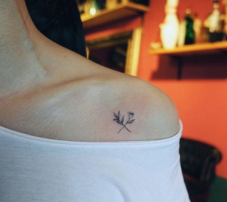 15+ Small Flower Tattoo Designs, Ideas | Small shoulder tattoos .