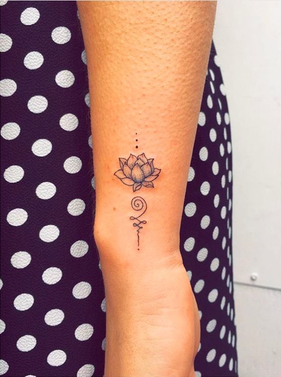 20 Beautiful Wrist Tattoo Ideas | Flower wrist tattoos, Unalome .