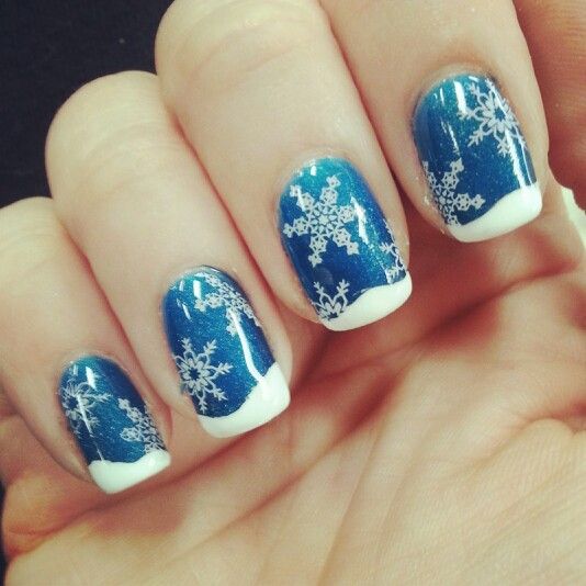 Christmas Nails, snowflakes, blue, white tips, nail art | Trendy .