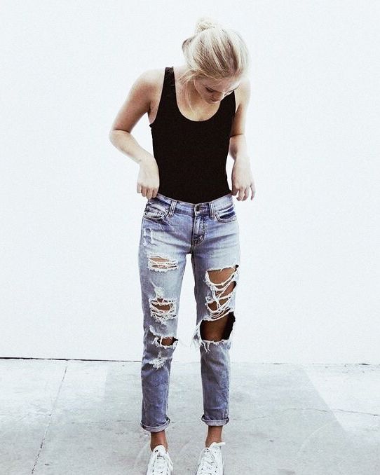Spring Outfits With Ripped
      Jeans