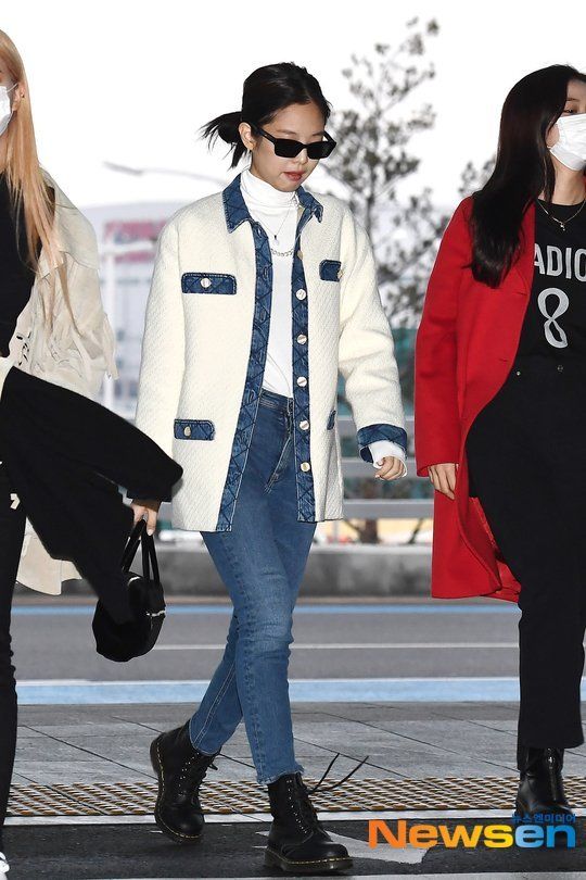Jennie looks Chanel chic at the airport | Korean airport fashion .