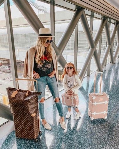 Basic chic travel | Casual chic style, Mom daughter outfits .