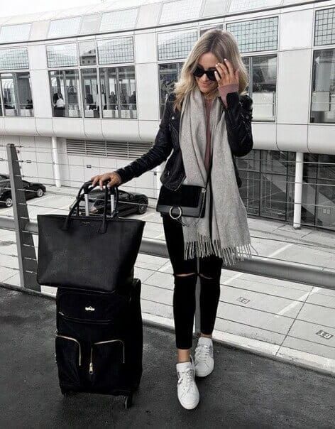 25 Trendy Airport Outfits to Make Traveling More Enjoyable .