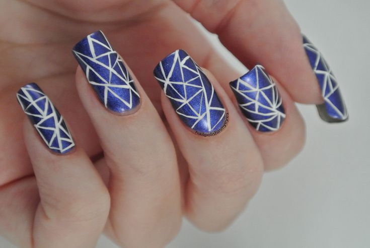 Blue & White Abstract Triangles | Metallic blue nails, Triangle .