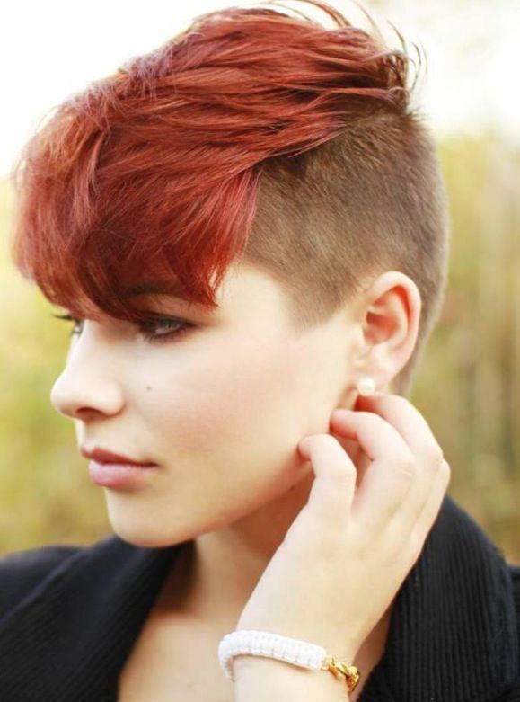 I like the two tone look wow. | Undercut hairstyles women, Short .