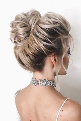 Hair Bun For Short Hair: Updo & Half-Up Ideas You Should Try Right .