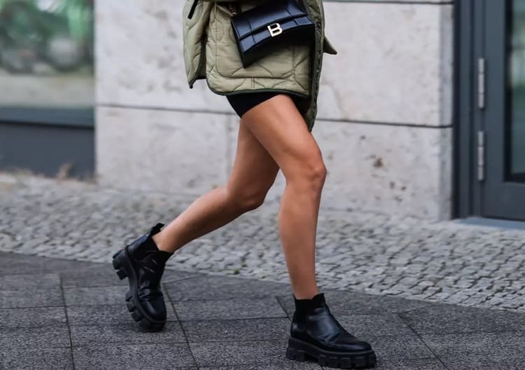 Fall-Winter 2022/2023 shoe fashion: Platform ankle boots add a .